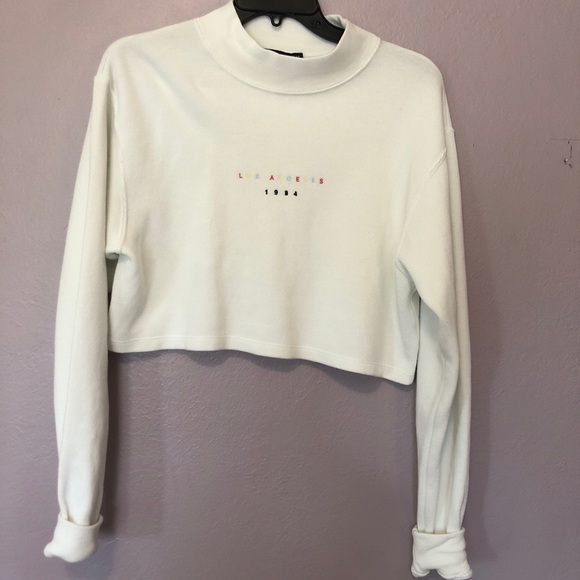 ***SOLD***Super Cute White Cropped Sweater💫 - Picture 3 of 5